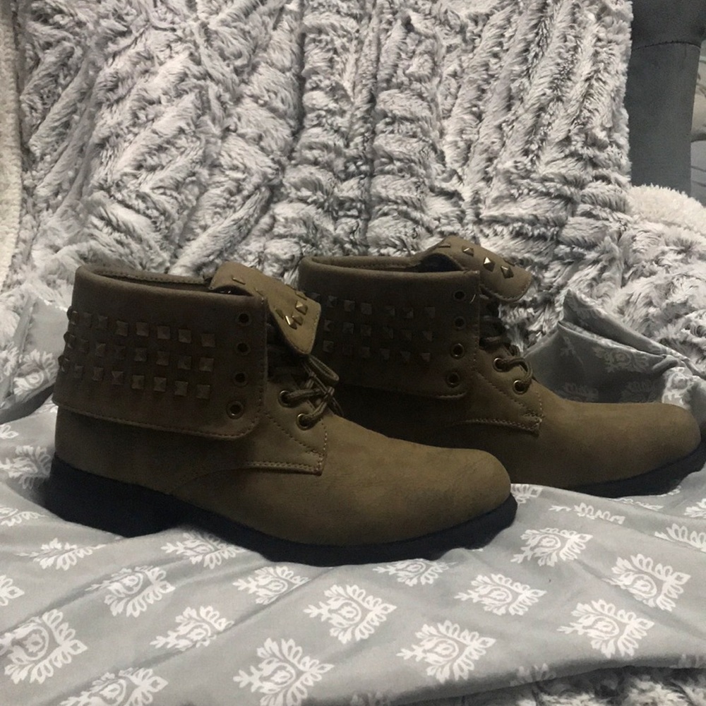 $10 shoes worn once